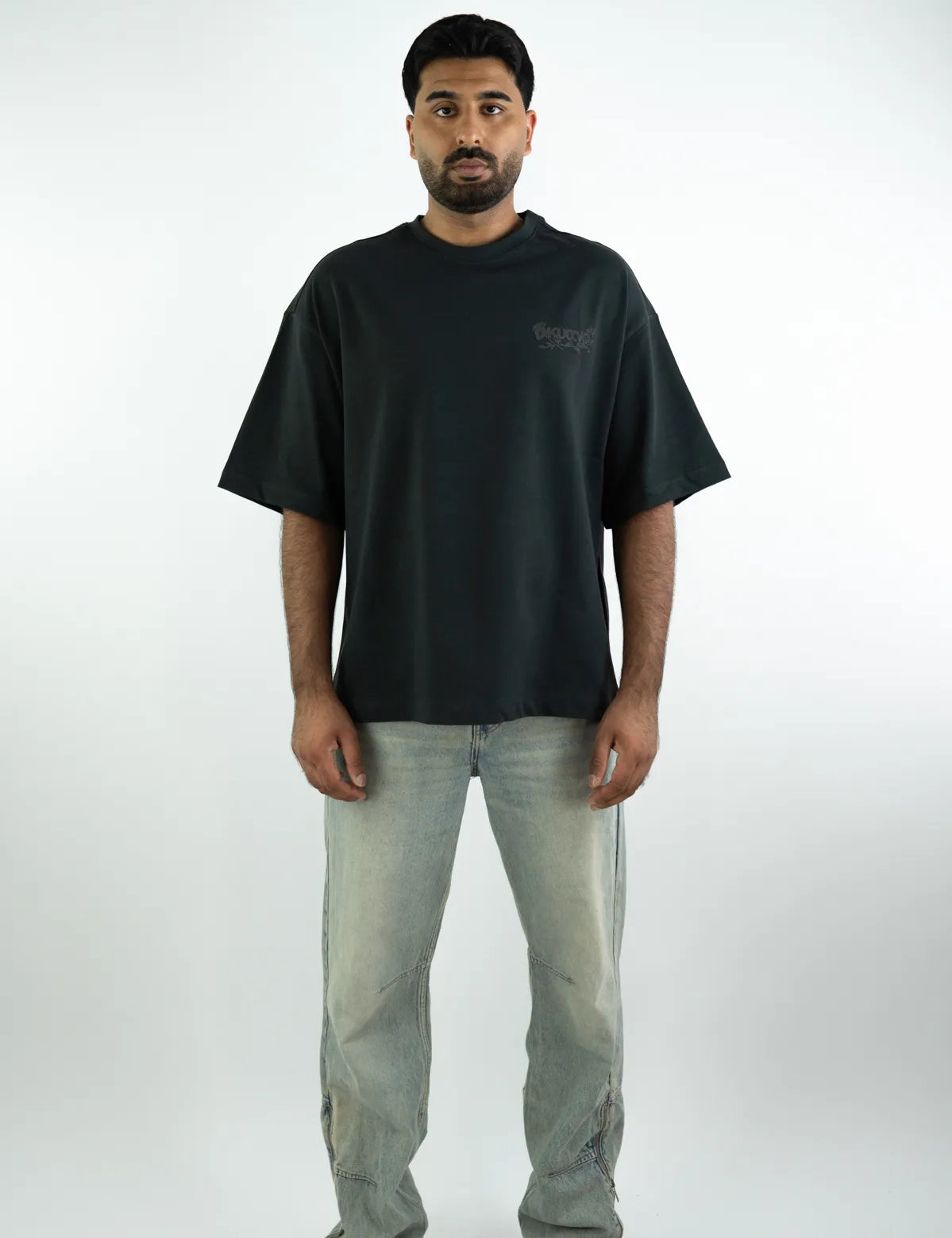 Website_Shirt_Grey_Front_Productpage_Reworked.webp